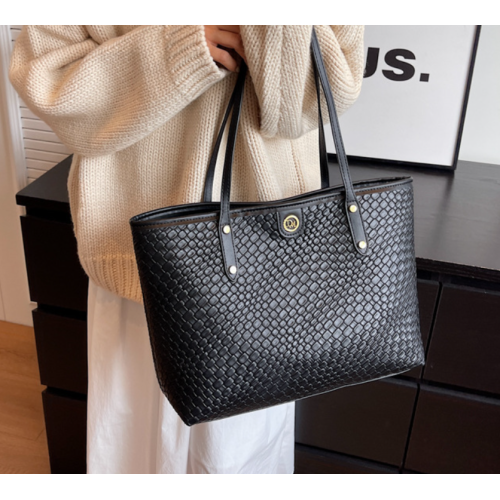 New Black Fashion Casual Lingge Embroidered Scarf One Shoulder Small Square Bag Shoulder Strap Letter Printing Cross Body Women's Bag